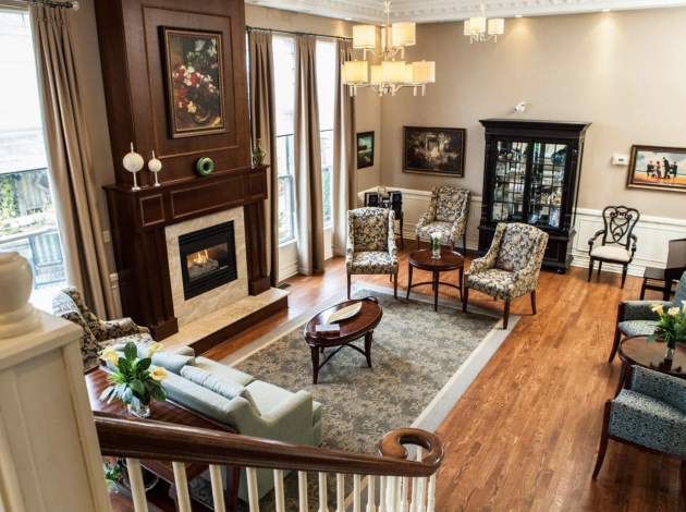 Hunt Club Manor lobby